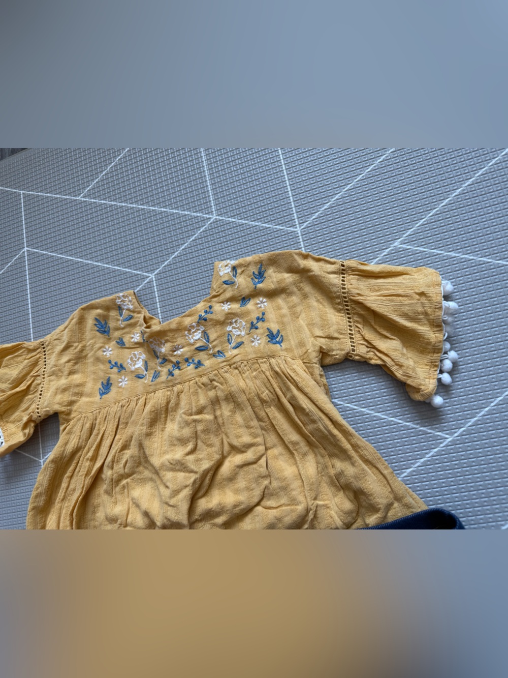 Tommy Bahamas|Baby girl/toddler set,Mustard floral Embroidered Top & biker Short - Picture 4 of 7